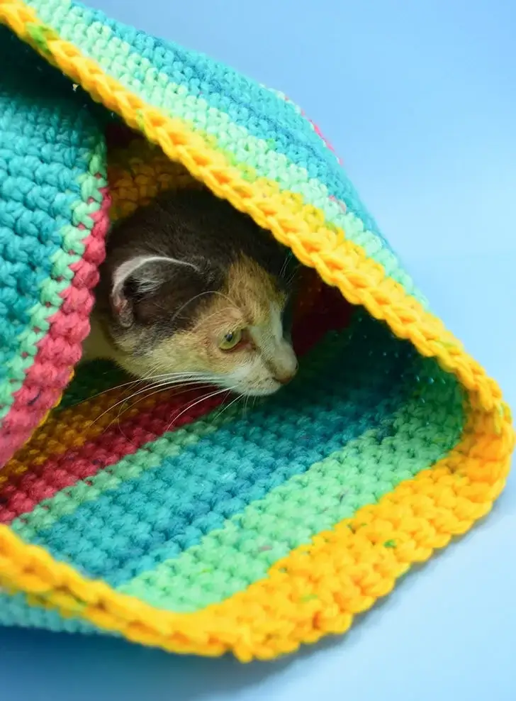 Cat Sack Hideaway - A Cozy Retreat for Your Feline Friend