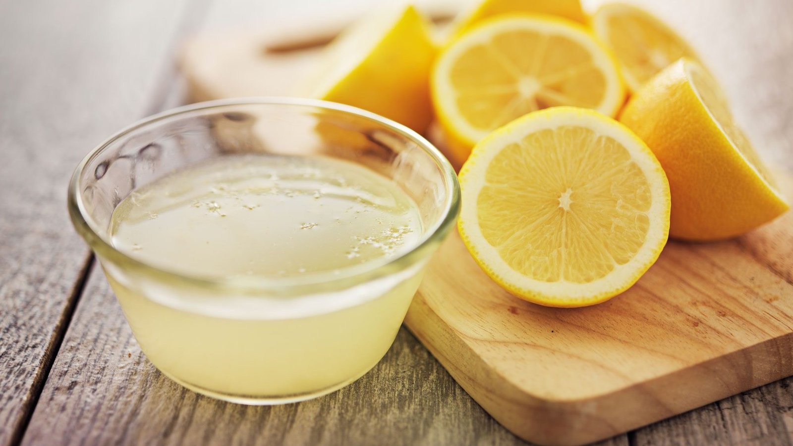 How to Eliminate Fleas on Cats with Natural Home Remedies: Lemon Juice