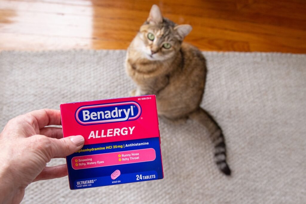 How does Benadryl work in cats?