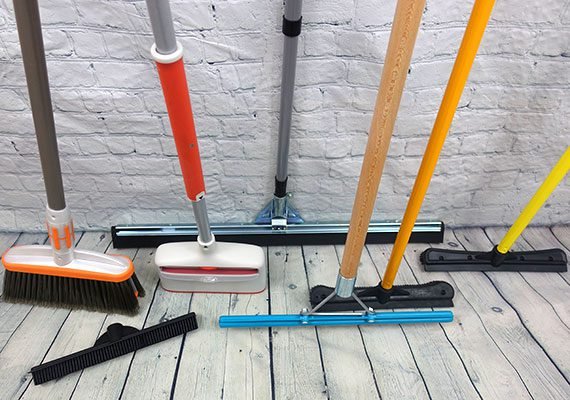 The Best Brooms for Sweeping Up Pet Hair: Grandi Groom Carpet Rake